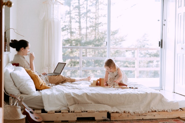 how stay at home moms can make money